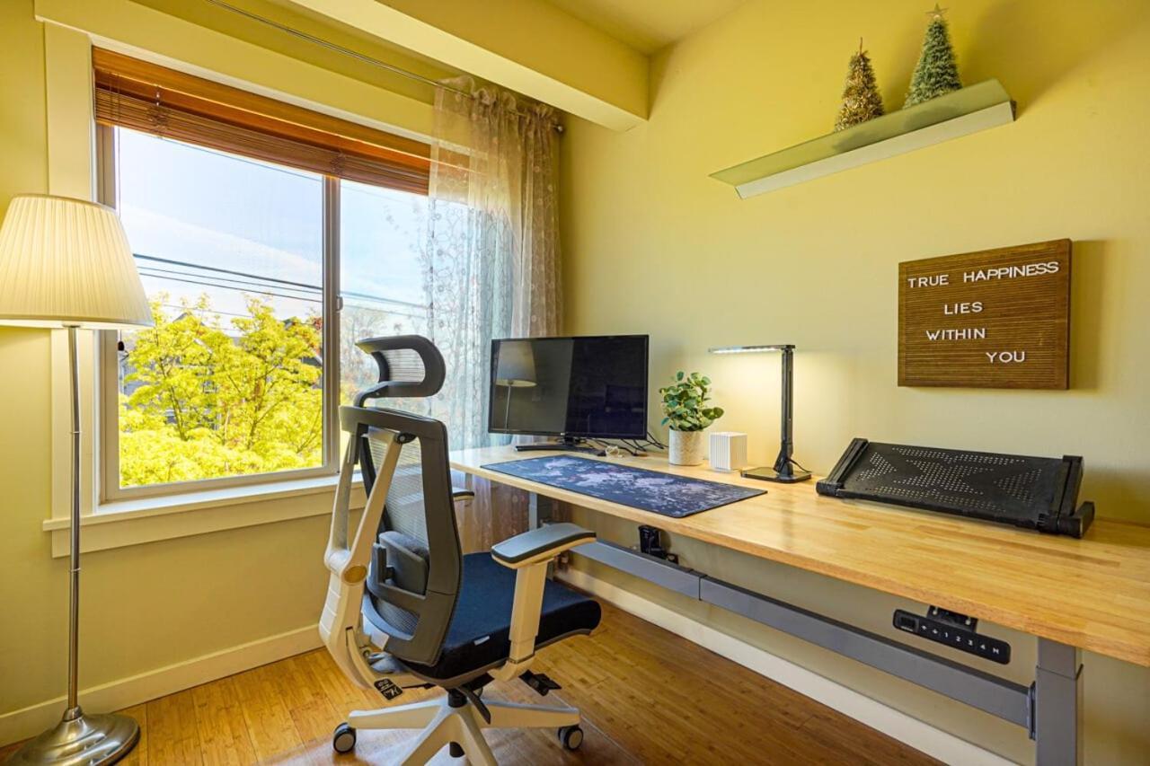 Stylish North Seattle Townhouse- Dual Master Suites Luaran gambar