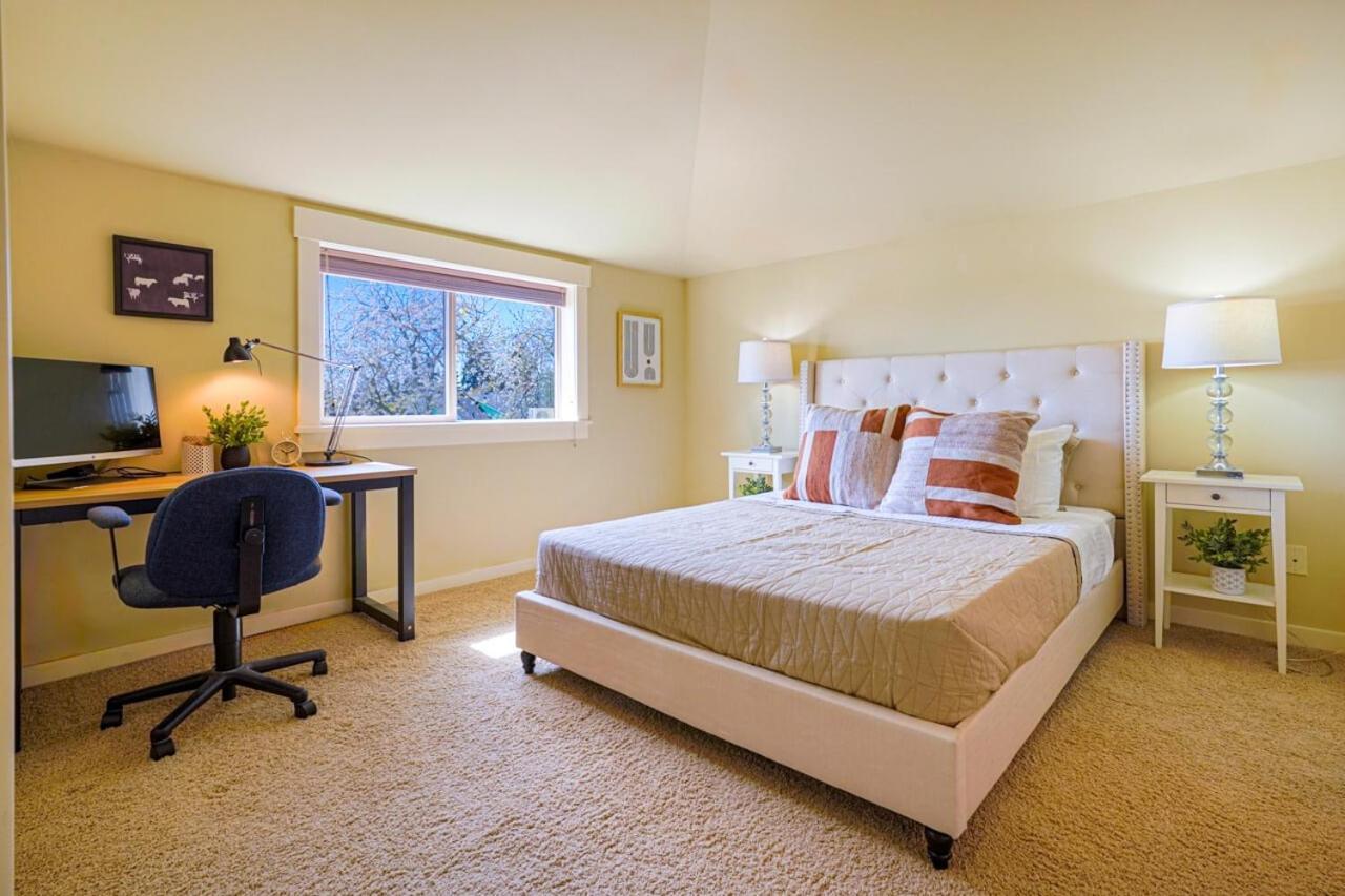 Stylish North Seattle Townhouse- Dual Master Suites Luaran gambar