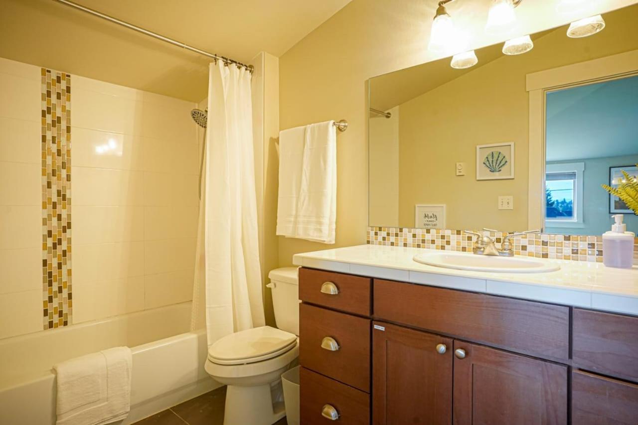 Stylish North Seattle Townhouse- Dual Master Suites Luaran gambar