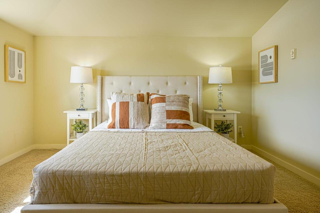 Stylish North Seattle Townhouse- Dual Master Suites Luaran gambar