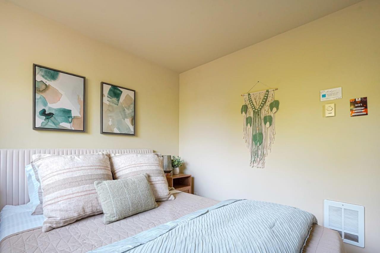 Stylish North Seattle Townhouse- Dual Master Suites Luaran gambar