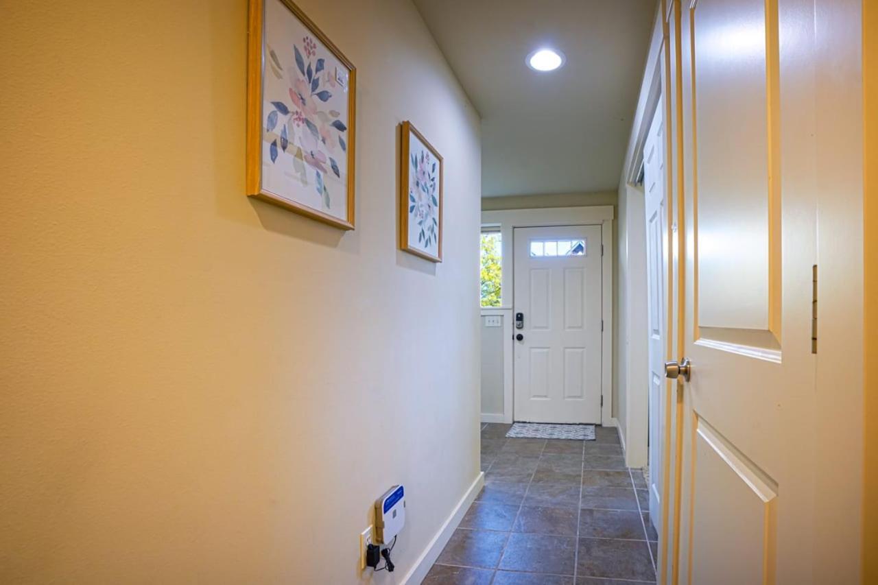 Stylish North Seattle Townhouse- Dual Master Suites Luaran gambar