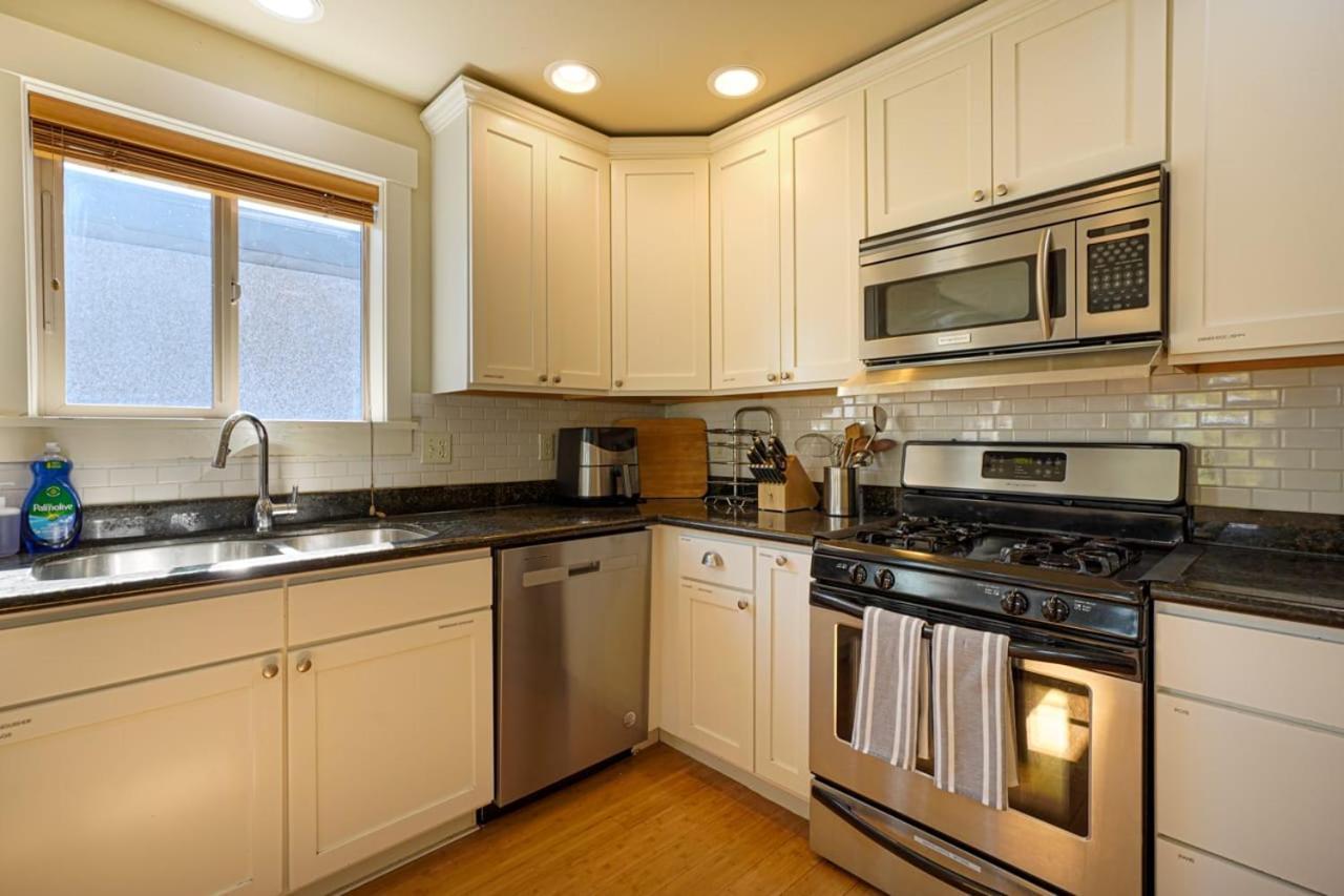 Stylish North Seattle Townhouse- Dual Master Suites Luaran gambar