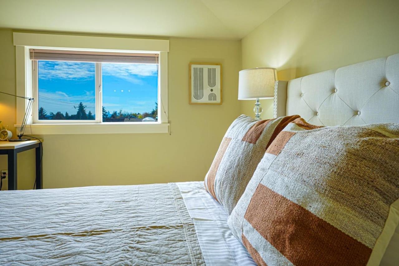 Stylish North Seattle Townhouse- Dual Master Suites Luaran gambar