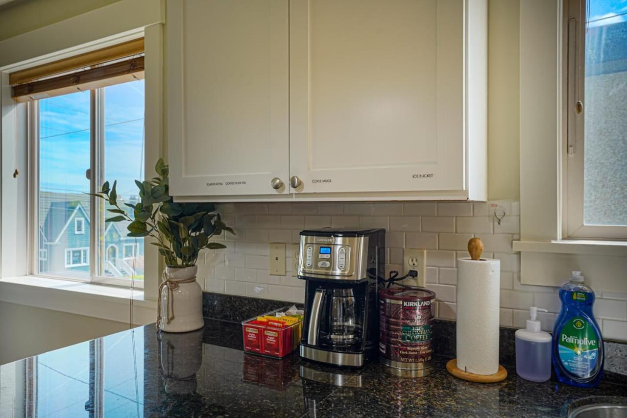 Stylish North Seattle Townhouse- Dual Master Suites Luaran gambar