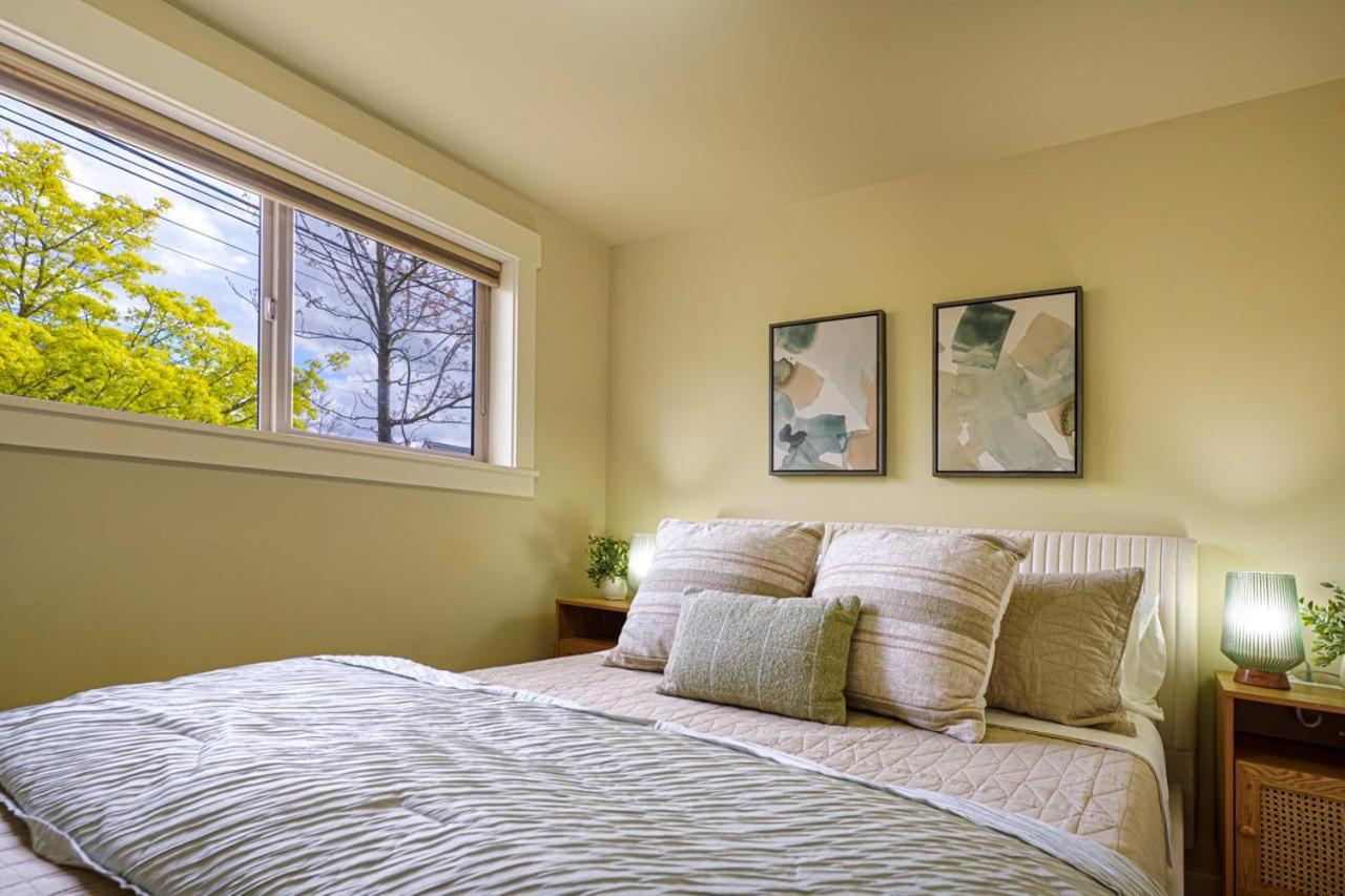 Stylish North Seattle Townhouse- Dual Master Suites Luaran gambar