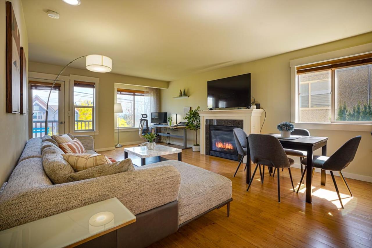 Stylish North Seattle Townhouse- Dual Master Suites Luaran gambar